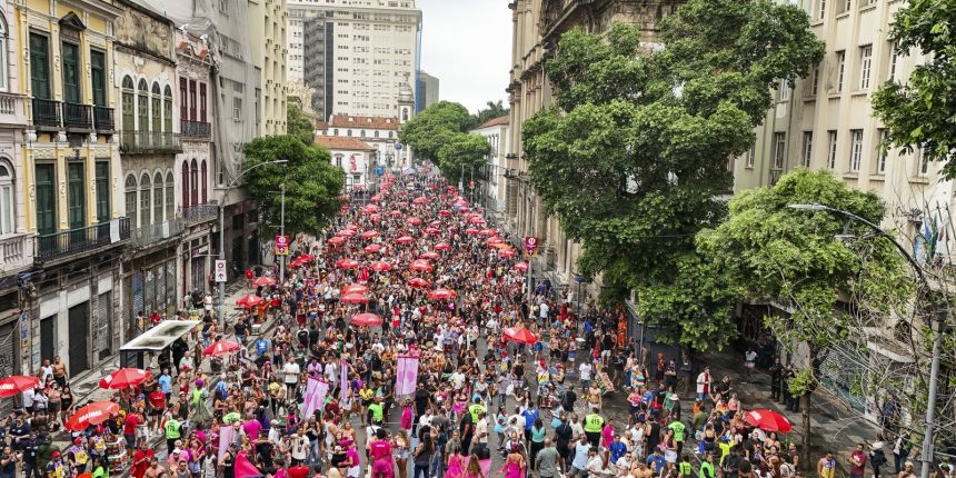 Bloco da Lexa atrai foliões para o circuito Preta Gil no centro do Rio