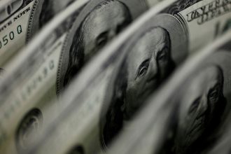 Dólar sobe para R$ 5,24 após indicação de Trump ao BC dos EUA