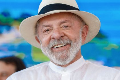 Presidente Lula faz cirurgia de catarata e recebe alta hospitalar
