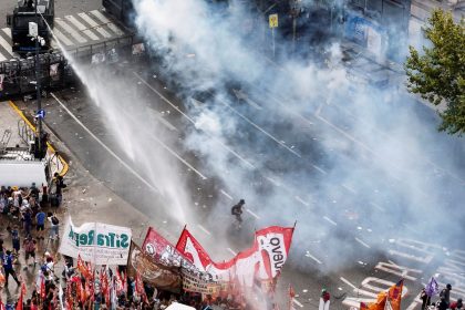 Argentina: Reforma trabalhista permite jornada de 12h e limita greves