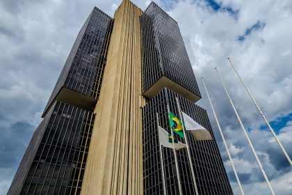 Contas externas têm saldo negativo menor em janeiro de 2026