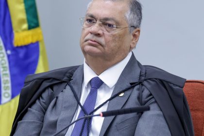 Dino manda suspender pagamento de penduricalhos nos Três Poderes