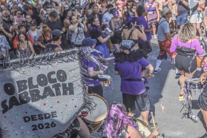 Em SP, bloco mistura clássicos do Black Sabbath com ritmos brasileiros
