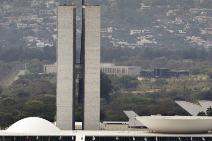 Lula sanciona, com vetos, reajuste salarial para cargos do Legislativo