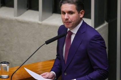 Motta promete avançar sobre escala 6x1 e trabalho por aplicativos