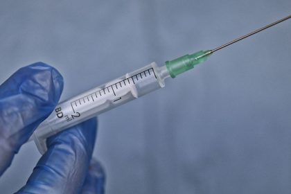 Anvisa alerta para riscos de uso indevido de preenchedores dérmicos