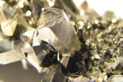 Brasil busca parceria com Europa para exploração de minerais críticos