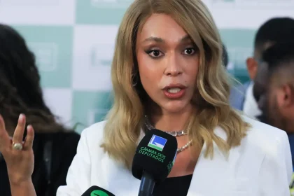 Câmara: Comissão de Direitos da Mulher elege primeira presidente trans