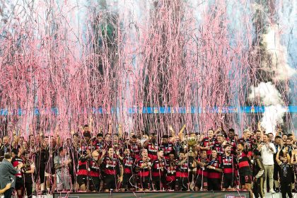 Flamengo vence Fluminense nos pênaltis e fatura tricampeonato carioca