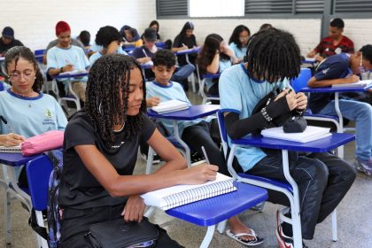 Pagamento da 1ª parcela do programa Pé-de-Meia começa nesta segunda