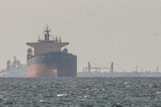 Emirados Árabes Unidos reclamam que Ormuz segue controlado pelo Irã