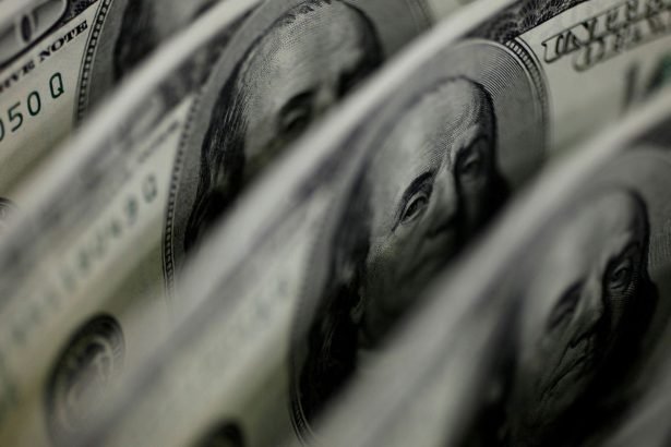 Dólar sobe para R$ 5,24 após indicação de Trump ao BC dos EUA
