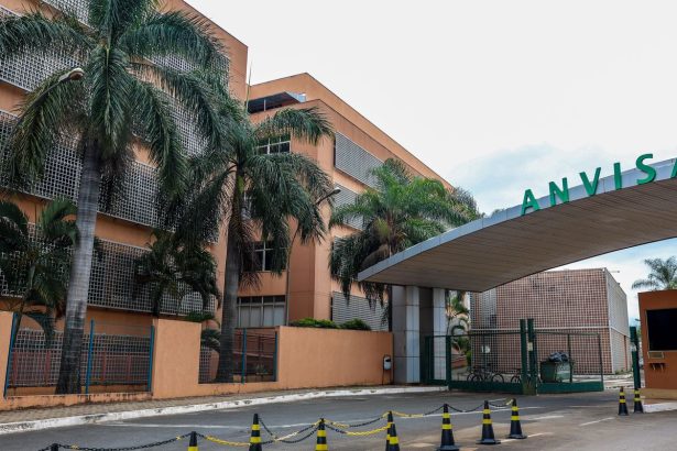 Anvisa proíbe venda de leite condensado e dois suplementos