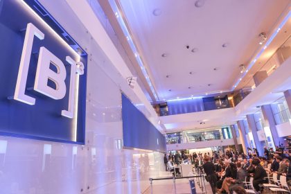 Bolsa volta a bater recorde e encosta nos 190 mil pontos