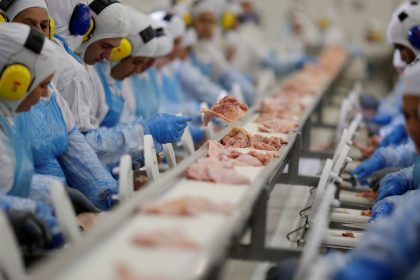 Confiança da indústria recua pelo 14º mês consecutivo