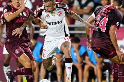 Flamengo joga mal e inicia Recopa Sul-Americana com derrota