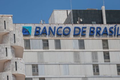Justiça bloqueia ações do BRB ligadas a Banco Master