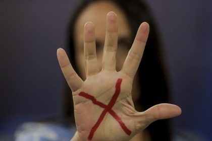 Ligue 180 pode ser obrigatório em notícias de violência contra mulher