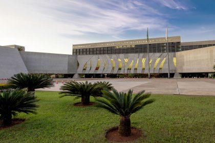 STJ afasta cautelarmente ministro acusado de importunação sexual