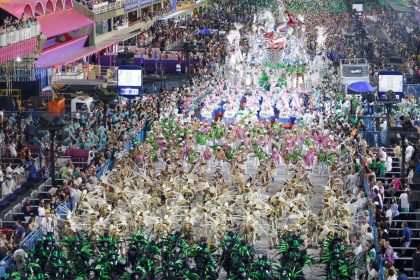 Série Ouro: Escolas "jovens" disputam título com medalhões do carnaval