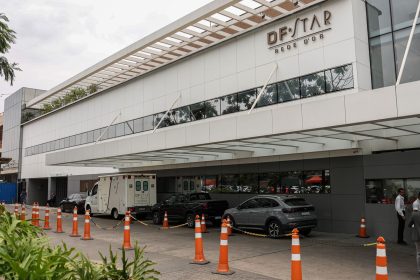 Bolsonaro mantém melhora clínica e laboratorial, mas segue em UTI