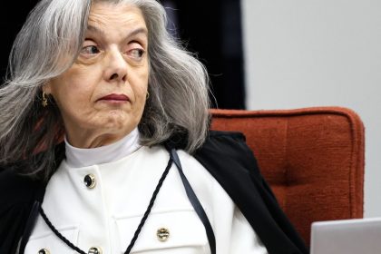 Cármen Lúcia relata ameaça de bomba em palestra a estudantes no DF