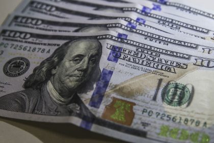 Dólar cai a R$ 5,20 com melhora do cenário externo