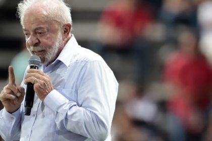 Lula diz que governo fará de tudo para conter preço do diesel
