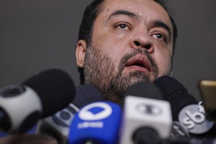 Ministro suspende julgamento que pode cassar governador do Rio