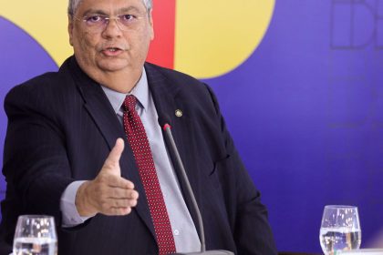 Moraes autoriza busca da PF contra acusado de perseguir Flávio Dino