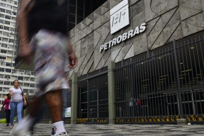 Petrobras diz que está entregando todo o combustível produzido