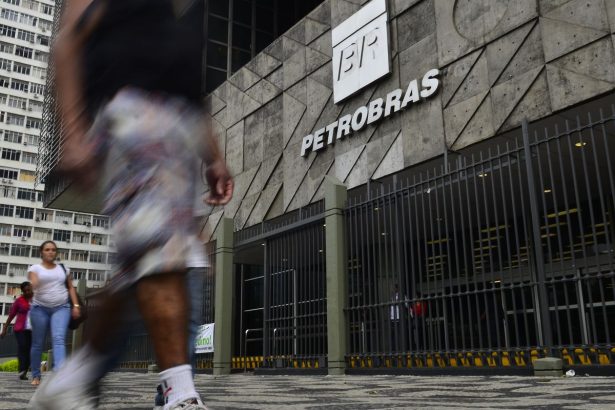 Petrobras diz que está entregando todo o combustível produzido