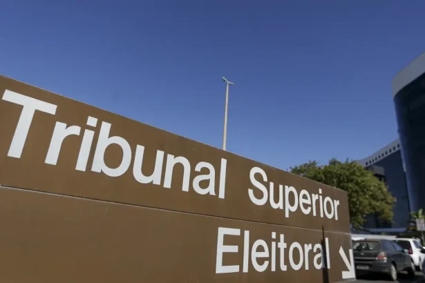 TSE retoma julgamento que pode cassar governador de Roraima