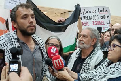 Ativista Thiago Ávila volta ao país após prisão em Israel