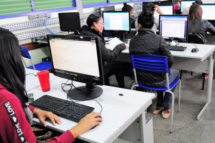 Brasil supera 100 mil escolas públicas com internet gratuita