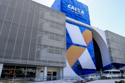 Caixa e BB liberam abono salarial para nascidos em maio e junho