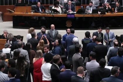 Câmara aprova, em primeiro turno, PEC do fim da escala 6x1