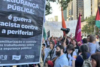 Cordão da Mentira faz ato na Paulista para lembrar Crimes de Maio