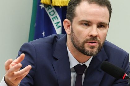 Durigan cancela viagem à Rússia após fechamento de aeroporto