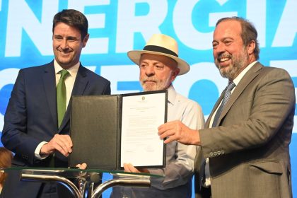 Governo renova contratos com distribuidoras de energia em 13 estados