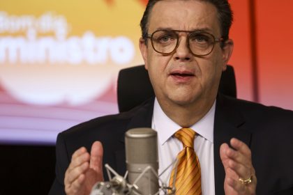 Ministro teme emenda que reduz INSS para compensar fim da escala 6x1