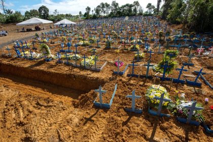 Negacionismo fez brasileiros "perderem" 3,4 anos de vida na pandemia