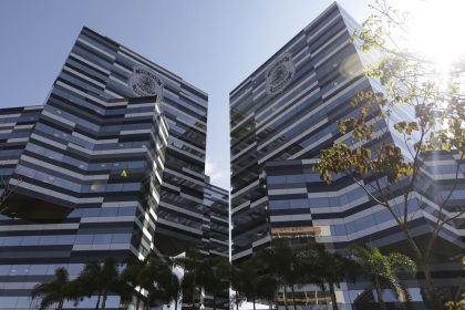 PF investiga passageiro chileno por ofensas racistas e homofóbicas