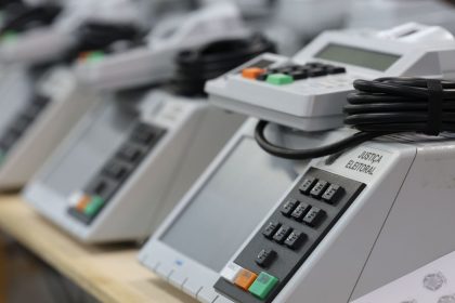 Presidente do TSE cria comissão para combater IA ilegal nas eleições