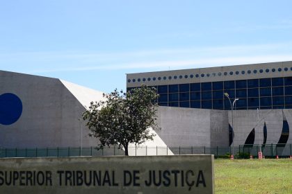 STJ abre investigação por uso de prompts para fraudar processos
